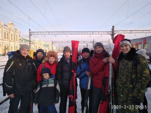 23.02.2020 - участники лыжного и пешего переходов – сотрудники  ИФ МГТУ ГА, офицеры запаса ИВВАИУ, студенты факультета авиационных систем и комплексов ИФ МГТУ ГА в ожидании электрички Иркутск - Слюдянка