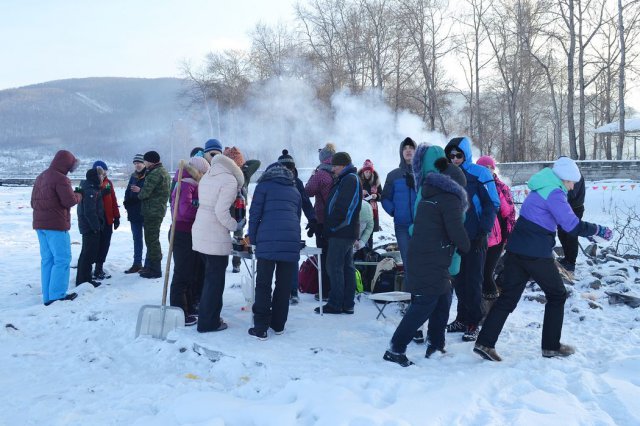 23.02.2018 - ежегодный переход по льду озера Байкал